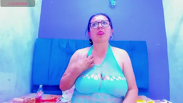 andrealopezcm101 online show from May 2026 12:06:01 AM