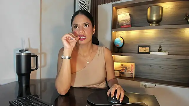 Snapshot of SheyLopez chatting on May 2026 03:11:02 AM SheyLopez online show from May 2026 03:11:02 AM