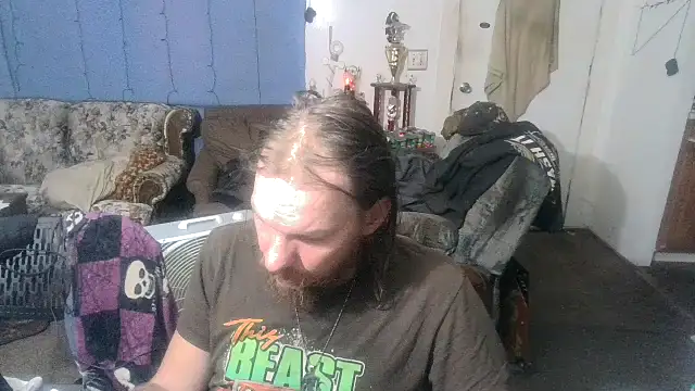 Snapshot of Poundtown1226 chatting on September 2025 02:00:02 AM Poundtown1226 online show from September 2025 02:00:02 AM