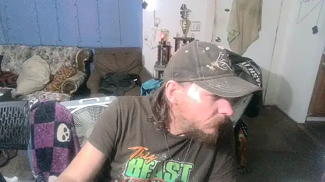 Snapshot of Poundtown1226 chatting on September 2025 02:22:02 AM Poundtown1226 online show from September 2025 02:22:02 AM