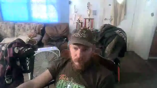 Snapshot of Poundtown1226 chatting on September 2025 02:28:02 PM Poundtown1226 online show from September 2025 02:28:02 PM