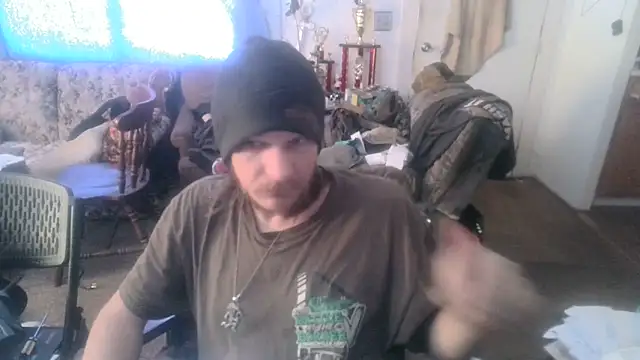 Snapshot of Poundtown1226 chatting on December 2025 03:50:01 PM Poundtown1226 online show from December 2025 03:50:01 PM