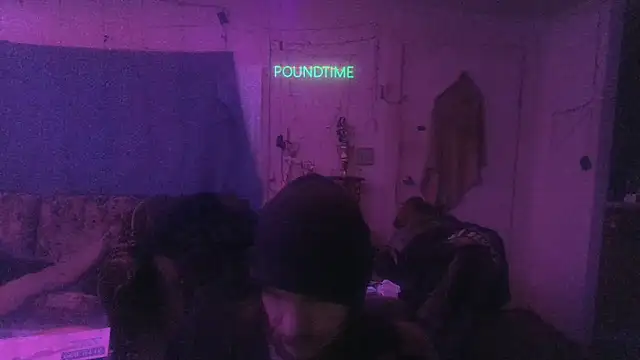 Snapshot of Poundtown1226 chatting on January 2026 07:10:02 AM Poundtown1226 online show from January 2026 07:10:02 AM