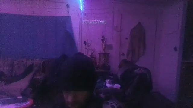 Snapshot of Poundtown1226 chatting on January 2026 04:17:01 AM Poundtown1226 online show from January 2026 04:17:01 AM