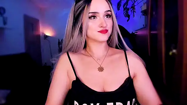 Snapshot of MistressJolie chatting on December 2024 03:22:02 PM MistressJolie online show from December 2024 03:22:02 PM