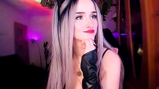 Snapshot of MistressJolie chatting on January 2025 03:33:01 AM MistressJolie online show from January 2025 03:33:01 AM