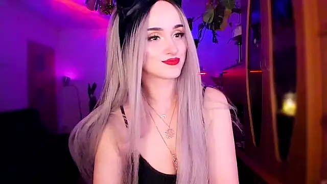 Snapshot of MistressJolie chatting on February 2025 10:43:01 PM MistressJolie online show from February 2025 10:43:01 PM