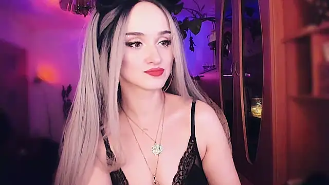 Snapshot of MistressJolie chatting on March 2025 12:50:01 AM MistressJolie online show from March 2025 12:50:01 AM