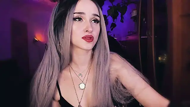 Snapshot of MistressJolie chatting on March 2025 02:54:01 AM MistressJolie online show from March 2025 02:54:01 AM