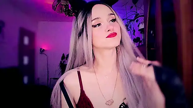 Snapshot of MistressJolie chatting on September 2025 07:53:01 AM MistressJolie online show from September 2025 07:53:01 AM