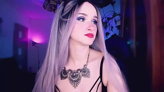 Snapshot of MistressJolie chatting on September 2025 06:40:01 AM MistressJolie online show from September 2025 06:40:01 AM