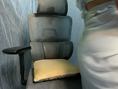 YoursSuku online show from November 2025 10:01:01 PM