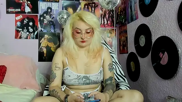 Avril Maria online show from May 2026 02:16:01 AM