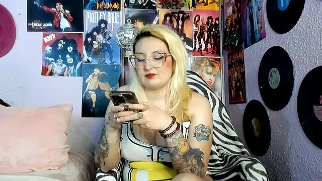Avril Maria online show from July 2026 07:22:02 PM