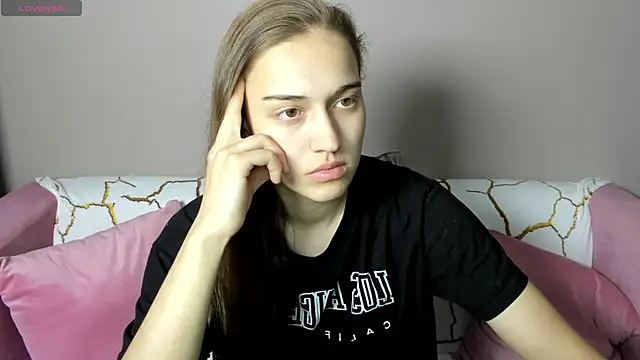 Snapshot of Alisa__Kelly chatting on September 2025 03:06:02 AM Alisa Kelly online show from September 2025 03:06:02 AM