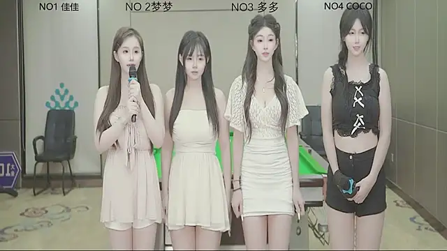 Snapshot of U-R-HERE chatting on September 2025 11:12:01 AM U-R-HERE online show from September 2025 11:12:01 AM