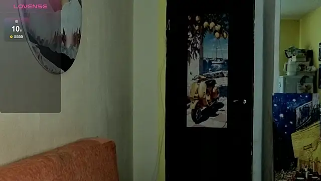 Snapshot of SkyHelen chatting on May 2026 06:42:02 AM SkyHelen online show from May 2026 06:42:02 AM