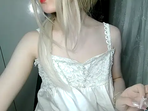 Snapshot of Annabelle-e chatting on April 2026 07:41:01 PM Annabelle-e online show from April 2026 07:41:01 PM