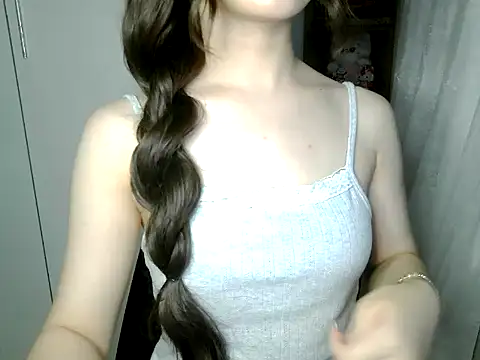 Snapshot of Annabelle-e chatting on May 2026 05:19:01 PM Annabelle-e online show from May 2026 05:19:01 PM