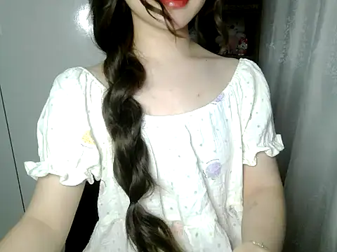 Snapshot of Annabelle-e chatting on May 2026 07:20:02 PM Annabelle-e online show from May 2026 07:20:02 PM