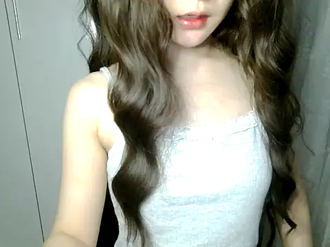 Snapshot of Annabelle-e chatting on June 2026 05:25:01 PM Annabelle-e online show from June 2026 05:25:01 PM