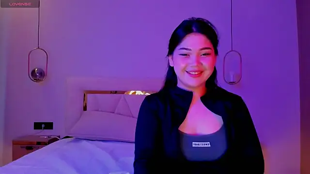 yummmymommy online show from September 2025 12:05:02 PM