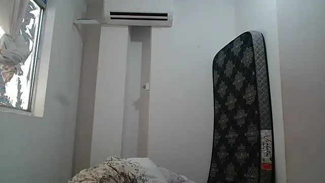 Snapshot of SecretBrunette chatting on November 2025 10:52:02 AM SecretBrunette online show from November 2025 10:52:02 AM