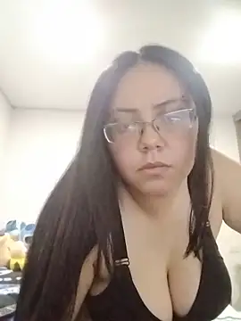 Snapshot of julieta_flores chatting on February 2026 04:50:02 AM julieta flores online show from February 2026 04:50:02 AM