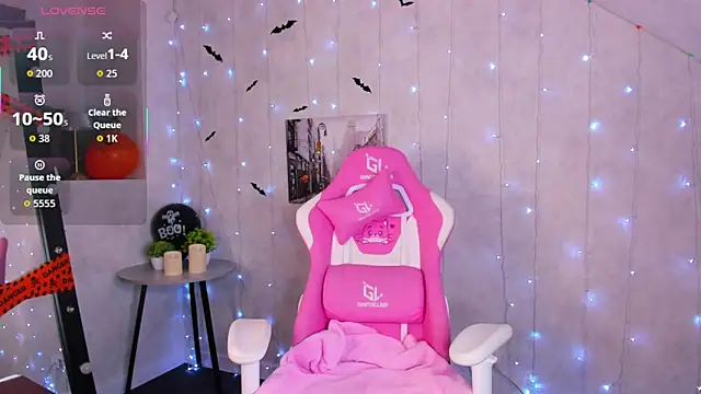 Snapshot of Lynn_Martin chatting on November 2025 01:08:01 AM Lynn Martin online show from November 2025 01:08:01 AM