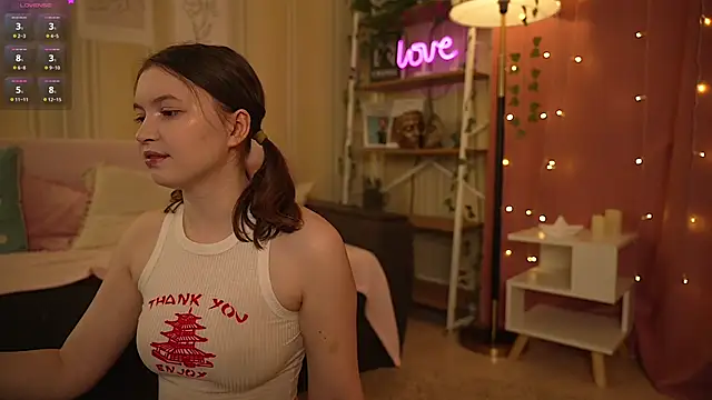 Ruminelle online show from November 2025 12:37:01 PM