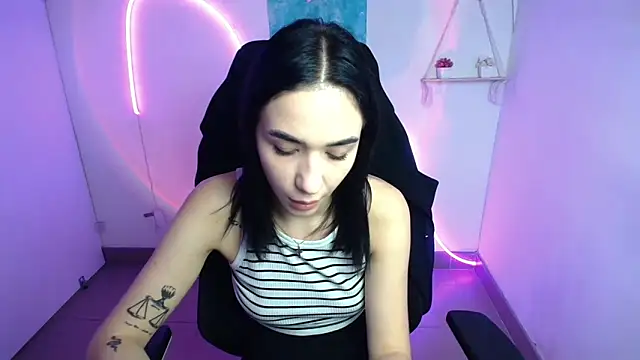 Snapshot of Bella_Night4 chatting on October 2025 07:21:01 AM Bella Night4 online show from October 2025 07:21:01 AM