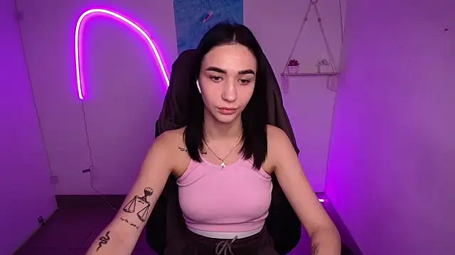 Snapshot of Bella_Night4 chatting on November 2025 06:47:01 AM Bella Night4 online show from November 2025 06:47:01 AM