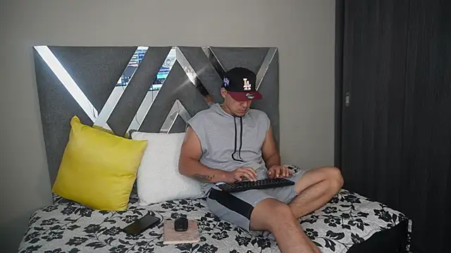 massimo vidal  online show from September 2025 12:08:02 PM