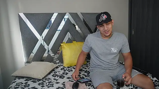 massimo vidal  online show from September 2025 12:30:01 PM