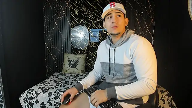 massimo vidal  online show from February 2026 12:02:02 PM