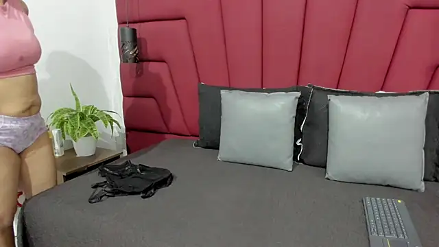 Snapshot of Miranda_Laurent chatting on September 2025 07:36:01 PM Miranda Laurent online show from September 2025 07:36:01 PM