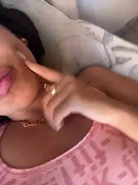 Snapshot of lulizoee chatting on February 2026 05:42:02 PM lulizoee online show from February 2026 05:42:02 PM