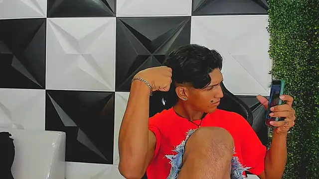 Snapshot of bull_cam chatting on September 2025 06:41:02 PM bull cam online show from September 2025 06:41:02 PM