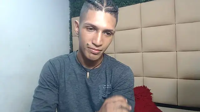 Snapshot of bull_cam chatting on September 2025 05:35:01 PM bull cam online show from September 2025 05:35:01 PM