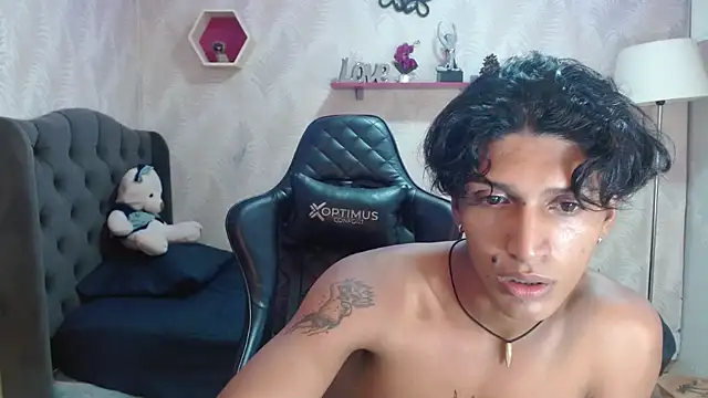 Snapshot of bull_cam chatting on September 2025 06:55:02 PM bull cam online show from September 2025 06:55:02 PM