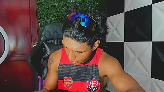 Snapshot of bull_cam chatting on September 2025 05:40:02 PM bull cam online show from September 2025 05:40:02 PM