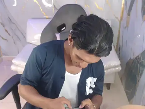 Snapshot of bull_cam chatting on October 2025 07:00:01 PM bull cam online show from October 2025 07:00:01 PM