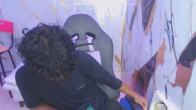 Snapshot of bull_cam chatting on October 2025 04:49:02 PM bull cam online show from October 2025 04:49:02 PM