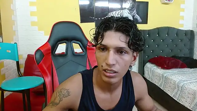 Snapshot of bull_cam chatting on October 2025 08:09:02 PM bull cam online show from October 2025 08:09:02 PM