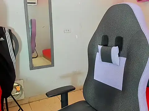 Snapshot of bull_cam chatting on October 2025 07:25:02 PM bull cam online show from October 2025 07:25:02 PM