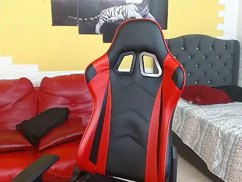 Snapshot of bull_cam chatting on October 2025 07:48:02 PM bull cam online show from October 2025 07:48:02 PM