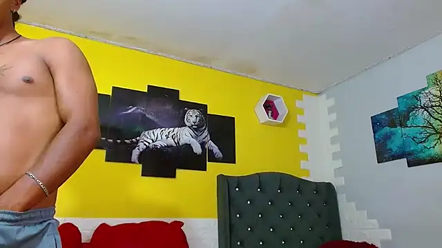 Snapshot of bull_cam chatting on October 2025 05:35:02 PM bull cam online show from October 2025 05:35:02 PM