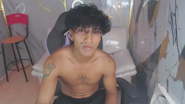 Snapshot of bull_cam chatting on October 2025 04:24:02 PM bull cam online show from October 2025 04:24:02 PM