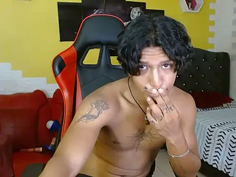 Snapshot of bull_cam chatting on October 2025 03:27:01 PM bull cam online show from October 2025 03:27:01 PM