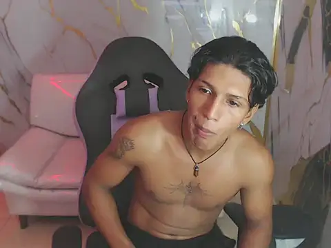 Snapshot of bull_cam chatting on October 2025 03:47:02 PM bull cam online show from October 2025 03:47:02 PM